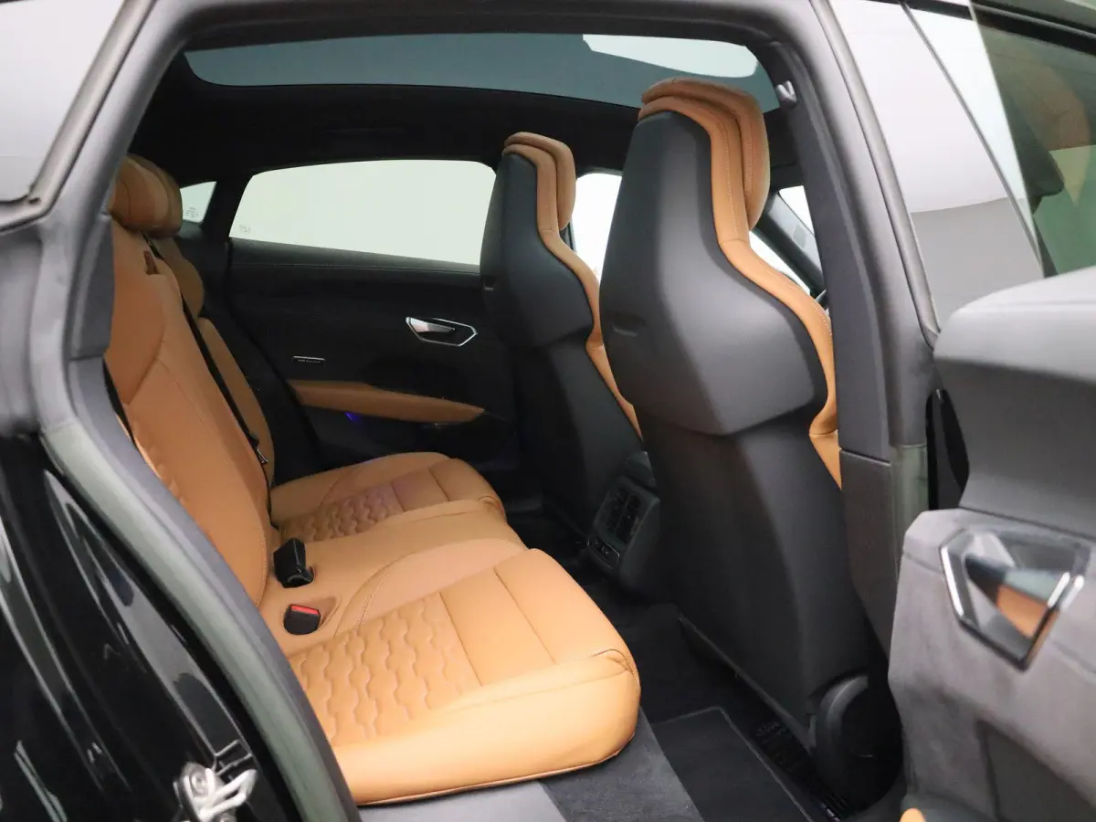 93 kWh 476 PK | Audi Exclusive | Navigatie | 360 Camera | Bang & Olufsen Premium | Dodehoek detectie | Adaptive cruise control | Stoelverwarming | Stoelventilatie | 21' Lichtmetalen velgen |