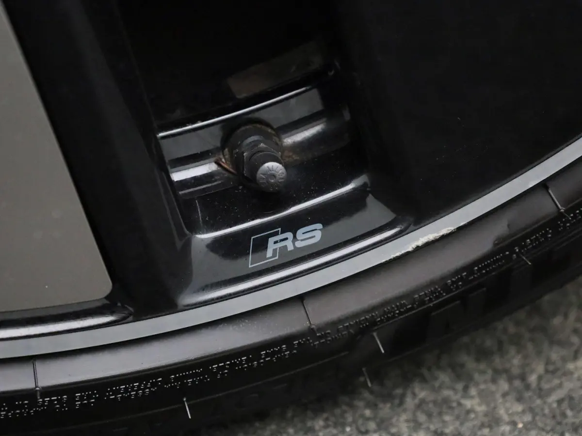 93 kWh 476 PK | Audi Exclusive | Navigatie | 360 Camera | Bang & Olufsen Premium | Dodehoek detectie | Adaptive cruise control | Stoelverwarming | Stoelventilatie | 21' Lichtmetalen velgen |