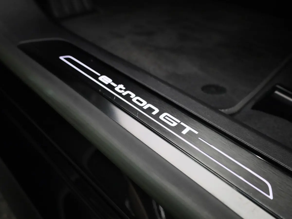93 kWh 476 PK | Audi Exclusive | Navigatie | 360 Camera | Bang & Olufsen Premium | Dodehoek detectie | Adaptive cruise control | Stoelverwarming | Stoelventilatie | 21' Lichtmetalen velgen |