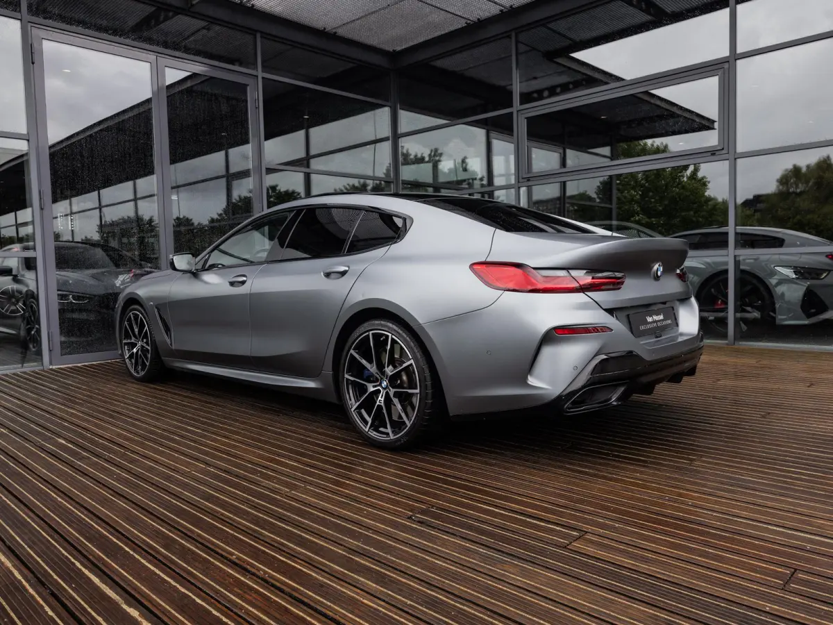 840i xDrive High Executive | M-SPORT | INDIVIDUAL FROZEN BLUESTONE | 20 INCH | HARMAN KARDON | SCHUIF-KANTELDAK | SOFTCLOSE | BMW LASER | RIJ-ASSISTENTIE PAKKET | INTEGRAL ACTIVE STEERING | 