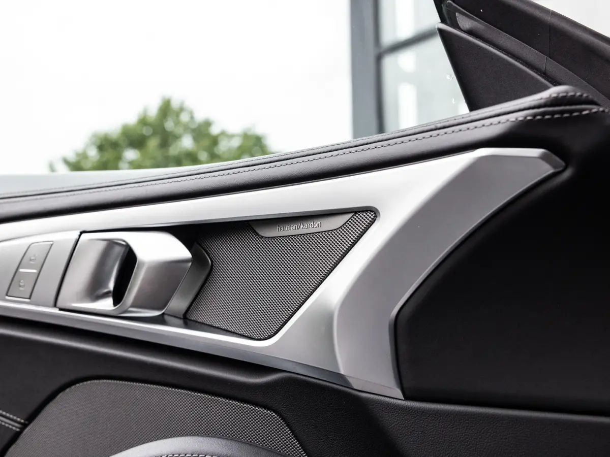 840i xDrive High Executive | M-SPORT | INDIVIDUAL FROZEN BLUESTONE | 20 INCH | HARMAN KARDON | SCHUIF-KANTELDAK | SOFTCLOSE | BMW LASER | RIJ-ASSISTENTIE PAKKET | INTEGRAL ACTIVE STEERING | 