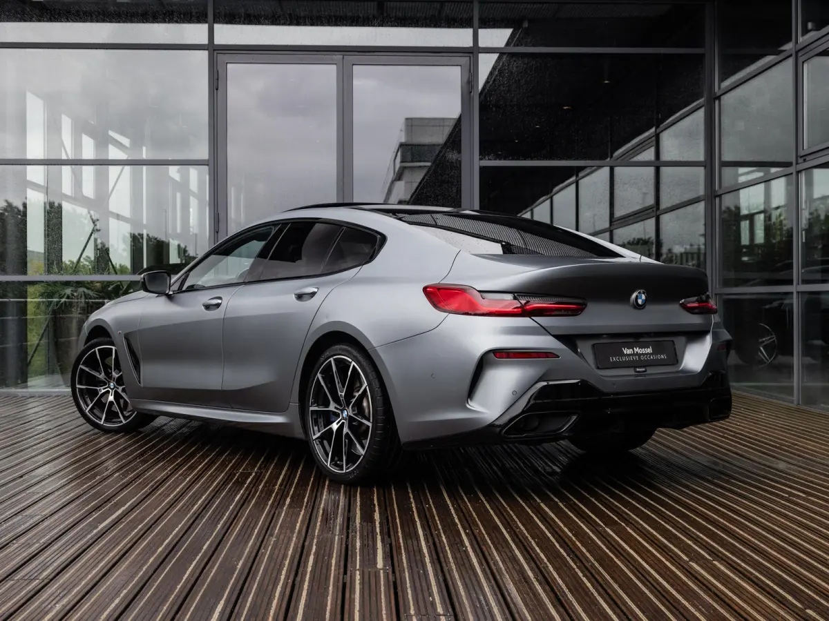 840i xDrive High Executive | M-SPORT | INDIVIDUAL FROZEN BLUESTONE | 20 INCH | HARMAN KARDON | SCHUIF-KANTELDAK | SOFTCLOSE | BMW LASER | RIJ-ASSISTENTIE PAKKET | INTEGRAL ACTIVE STEERING | 