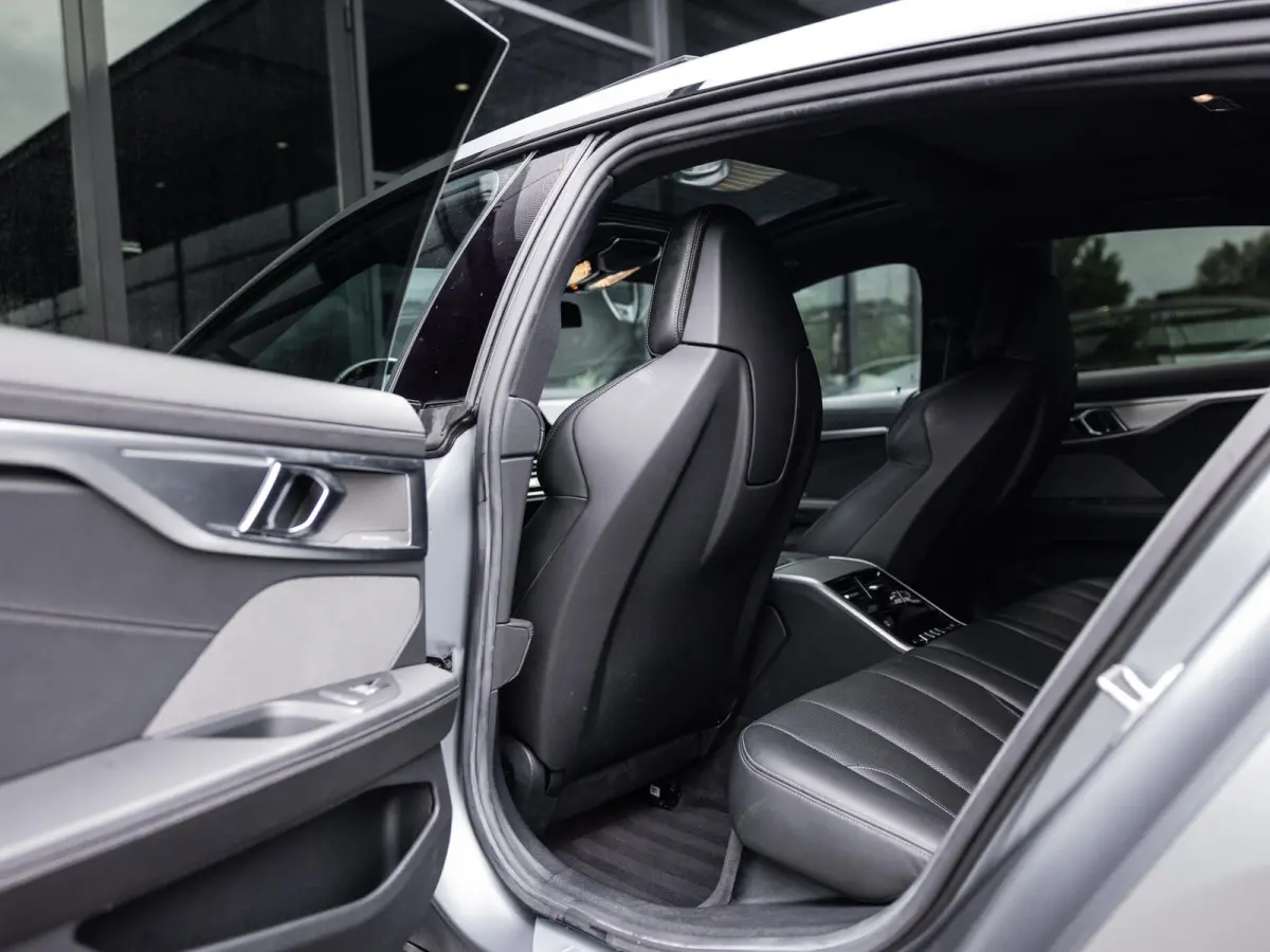 840i xDrive High Executive | M-SPORT | INDIVIDUAL FROZEN BLUESTONE | 20 INCH | HARMAN KARDON | SCHUIF-KANTELDAK | SOFTCLOSE | BMW LASER | RIJ-ASSISTENTIE PAKKET | INTEGRAL ACTIVE STEERING | 
