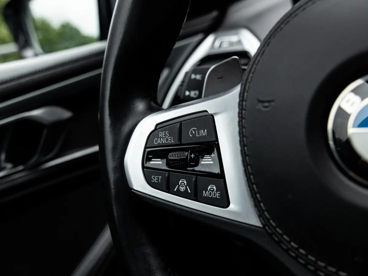 840i xDrive High Executive | M-SPORT | INDIVIDUAL FROZEN BLUESTONE | 20 INCH | HARMAN KARDON | SCHUIF-KANTELDAK | SOFTCLOSE | BMW LASER | RIJ-ASSISTENTIE PAKKET | INTEGRAL ACTIVE STEERING | 