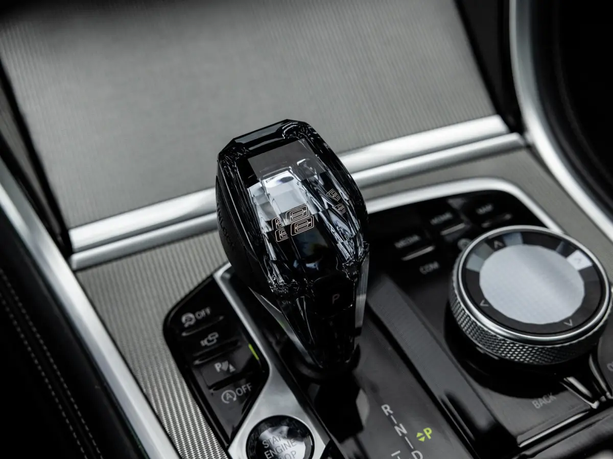 840i xDrive High Executive | M-SPORT | INDIVIDUAL FROZEN BLUESTONE | 20 INCH | HARMAN KARDON | SCHUIF-KANTELDAK | SOFTCLOSE | BMW LASER | RIJ-ASSISTENTIE PAKKET | INTEGRAL ACTIVE STEERING | 