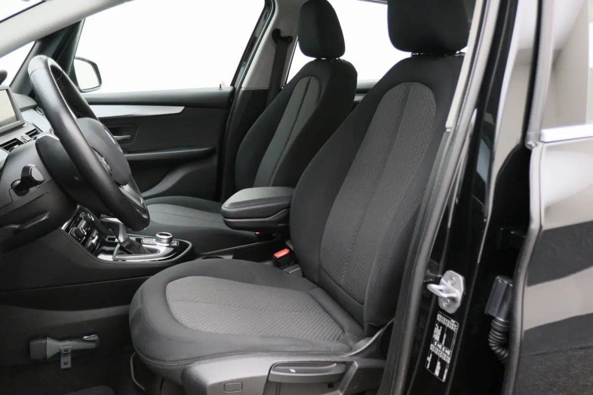 218i Executive Automaat Climate, Cruise, Navigatie, Bluetooth, LED, PDC, Elektrische Pakket, 16''