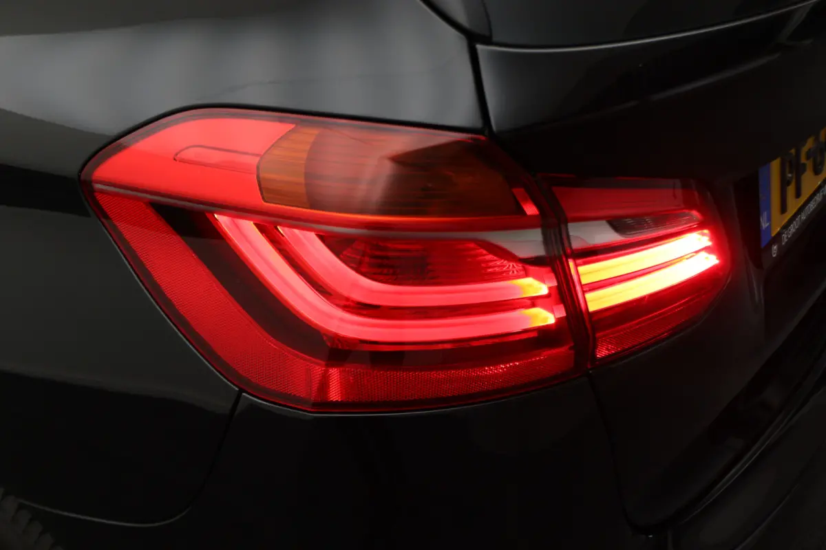 218i Executive Automaat Climate, Cruise, Navigatie, Bluetooth, LED, PDC, Elektrische Pakket, 16''