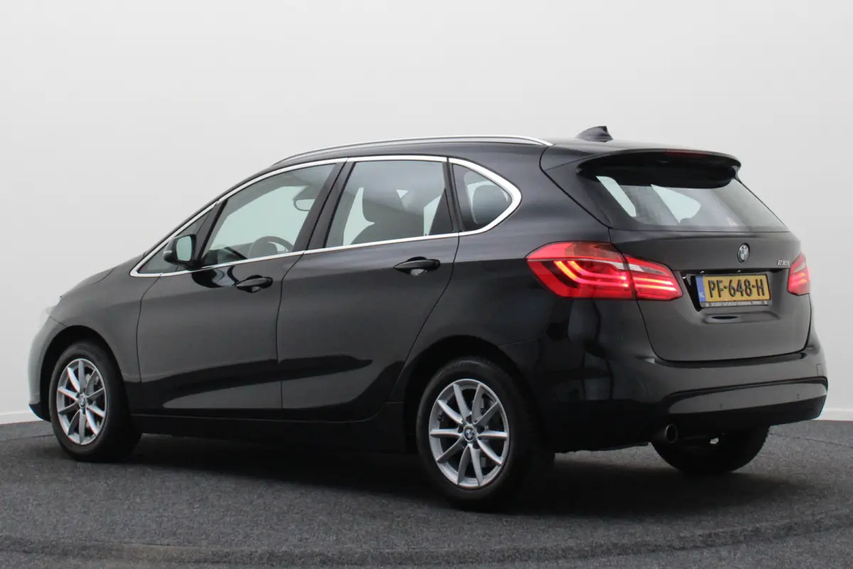 218i Executive Automaat Climate, Cruise, Navigatie, Bluetooth, LED, PDC, Elektrische Pakket, 16''