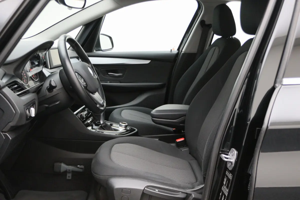 218i Executive Automaat Climate, Cruise, Navigatie, Bluetooth, LED, PDC, Elektrische Pakket, 16''