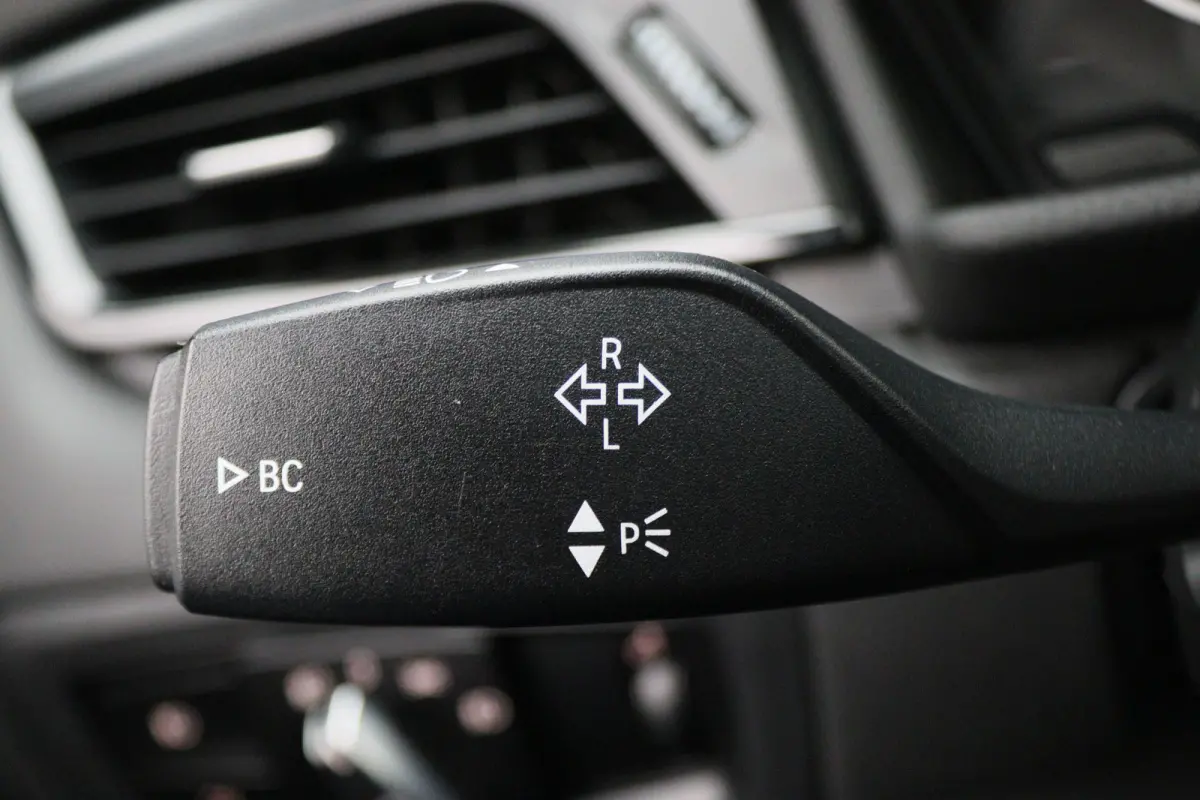 218i Executive Automaat Climate, Cruise, Navigatie, Bluetooth, LED, PDC, Elektrische Pakket, 16''