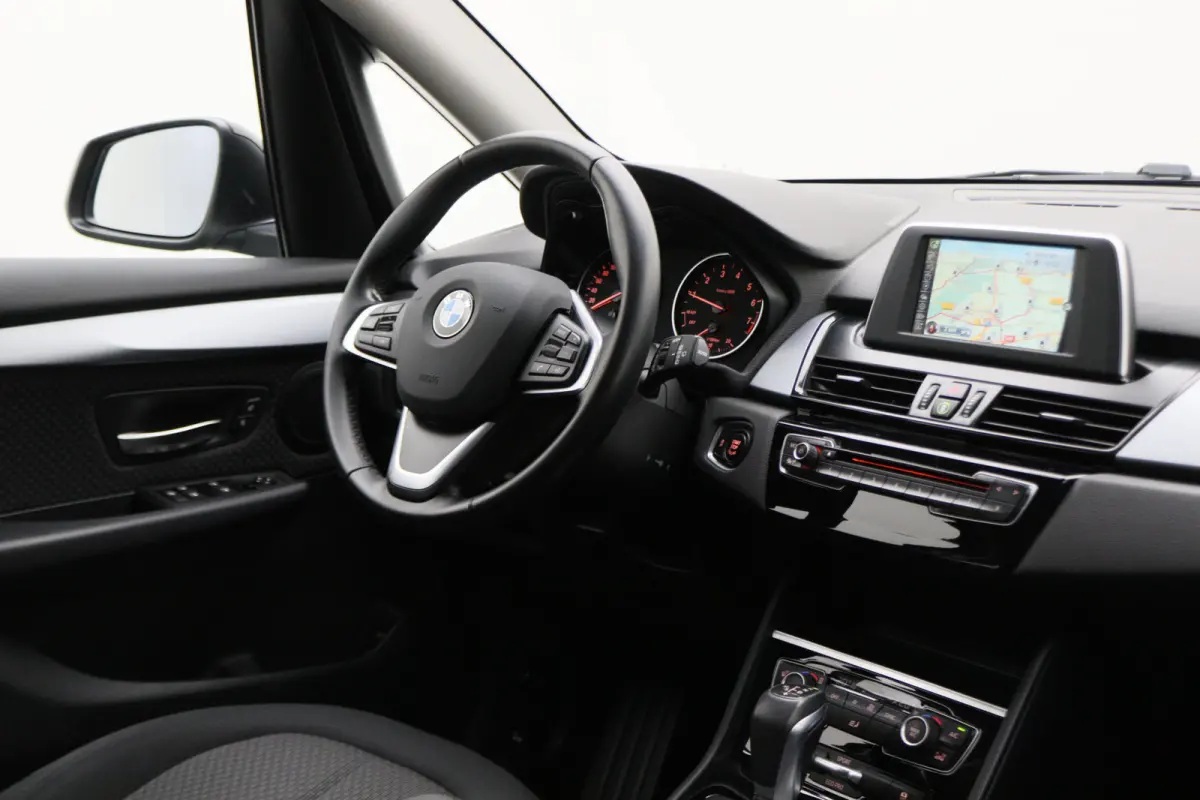 218i Executive Automaat Climate, Cruise, Navigatie, Bluetooth, LED, PDC, Elektrische Pakket, 16''