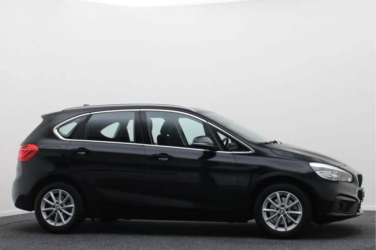 218i Executive Automaat Climate, Cruise, Navigatie, Bluetooth, LED, PDC, Elektrische Pakket, 16''