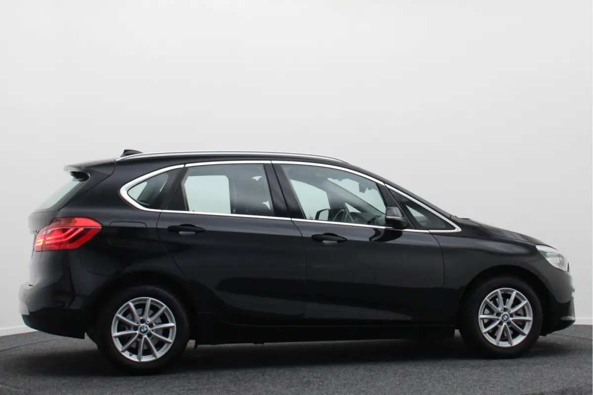 218i Executive Automaat Climate, Cruise, Navigatie, Bluetooth, LED, PDC, Elektrische Pakket, 16''