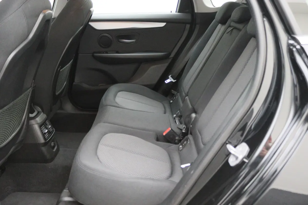 218i Executive Automaat Climate, Cruise, Navigatie, Bluetooth, LED, PDC, Elektrische Pakket, 16''