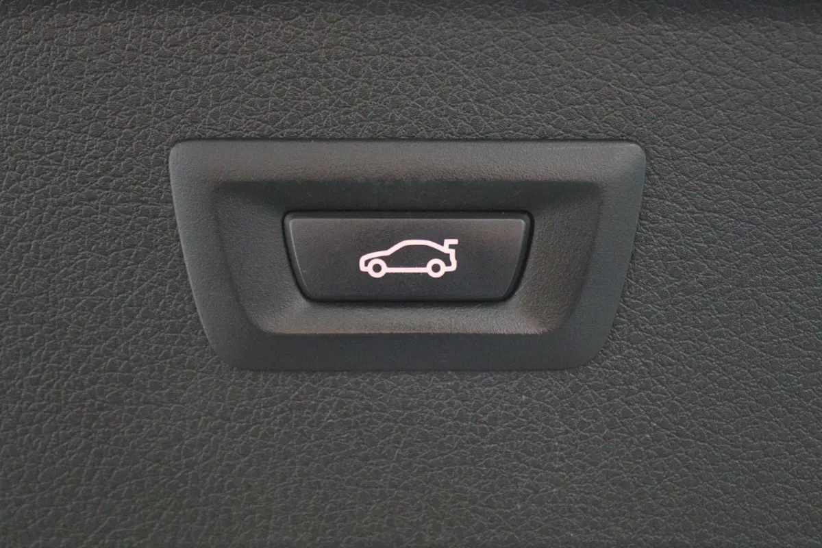 218i Executive Automaat Climate, Cruise, Navigatie, Bluetooth, LED, PDC, Elektrische Pakket, 16''