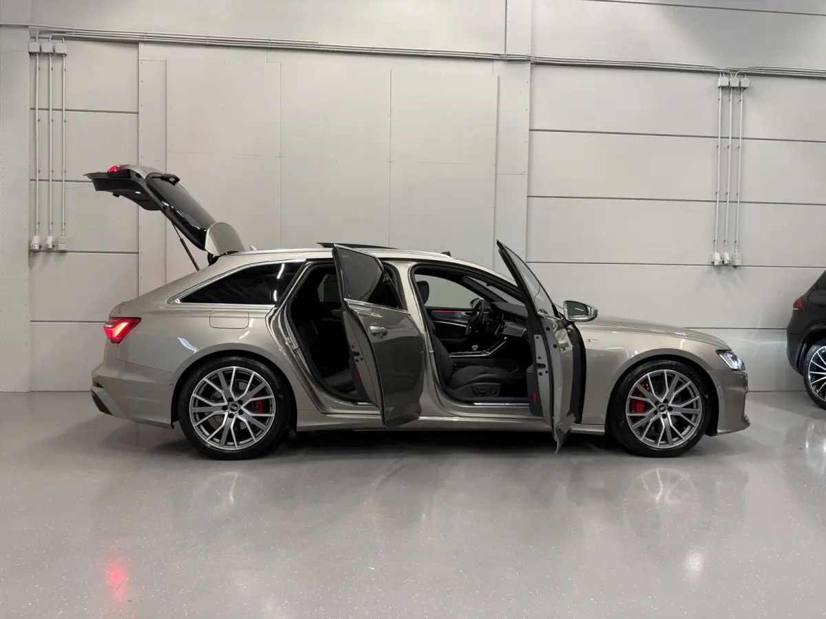 55 TFSI e quattro Competition PANO/SOH 99%/HEAD-UP/MEMORY/360CAMERA/CARPLAY/SFEER/KEYLESS/ACC/MATRIX/20"AUDISPORT/S-LINE SPORTPAKKET/KARATBEIGE METALLIC/VOLLEDIG AUDI DEALER HISTORIE