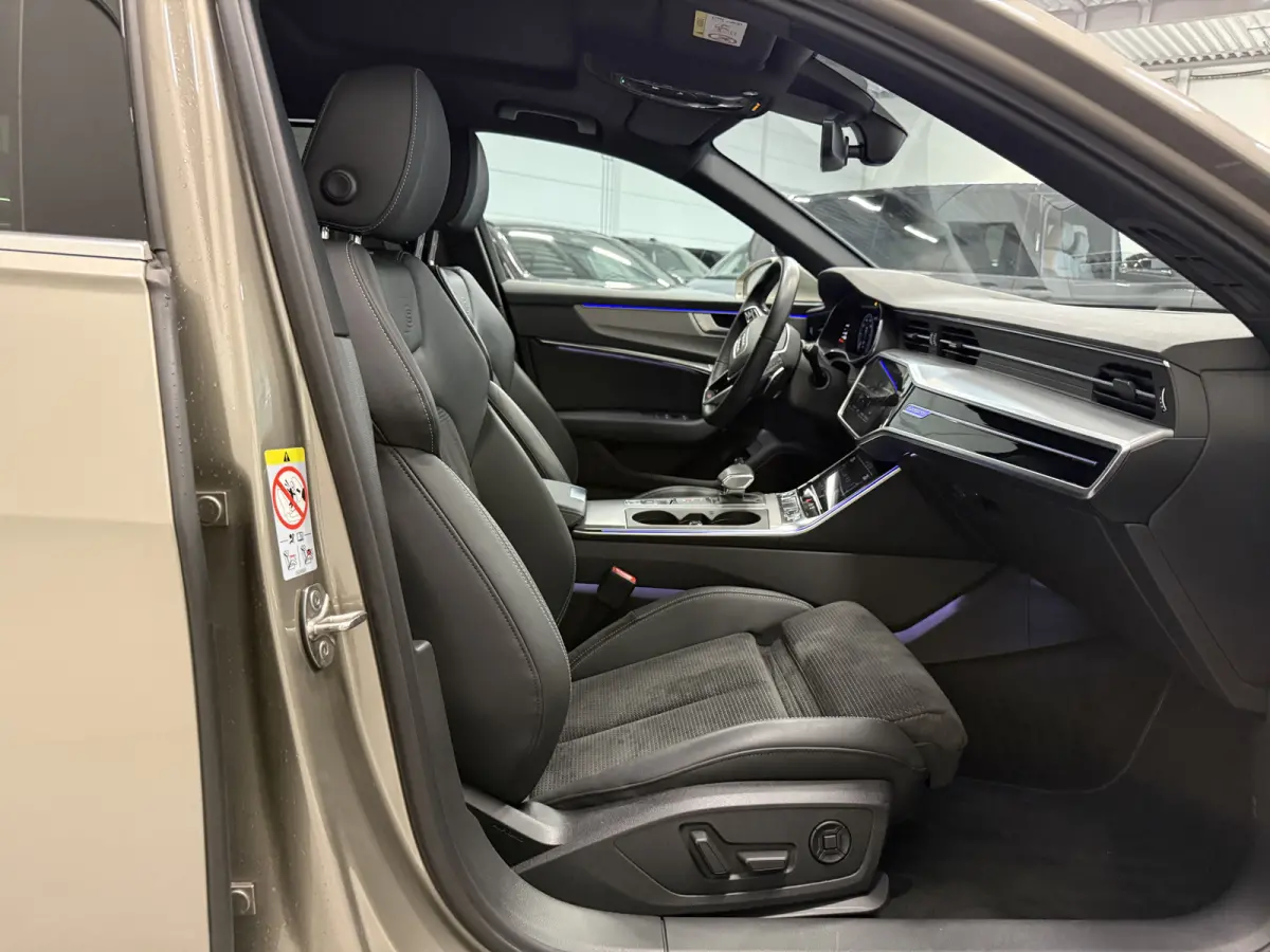 55 TFSI e quattro Competition PANO/SOH 99%/HEAD-UP/MEMORY/360CAMERA/CARPLAY/SFEER/KEYLESS/ACC/MATRIX/20"AUDISPORT/S-LINE SPORTPAKKET/KARATBEIGE METALLIC/VOLLEDIG AUDI DEALER HISTORIE