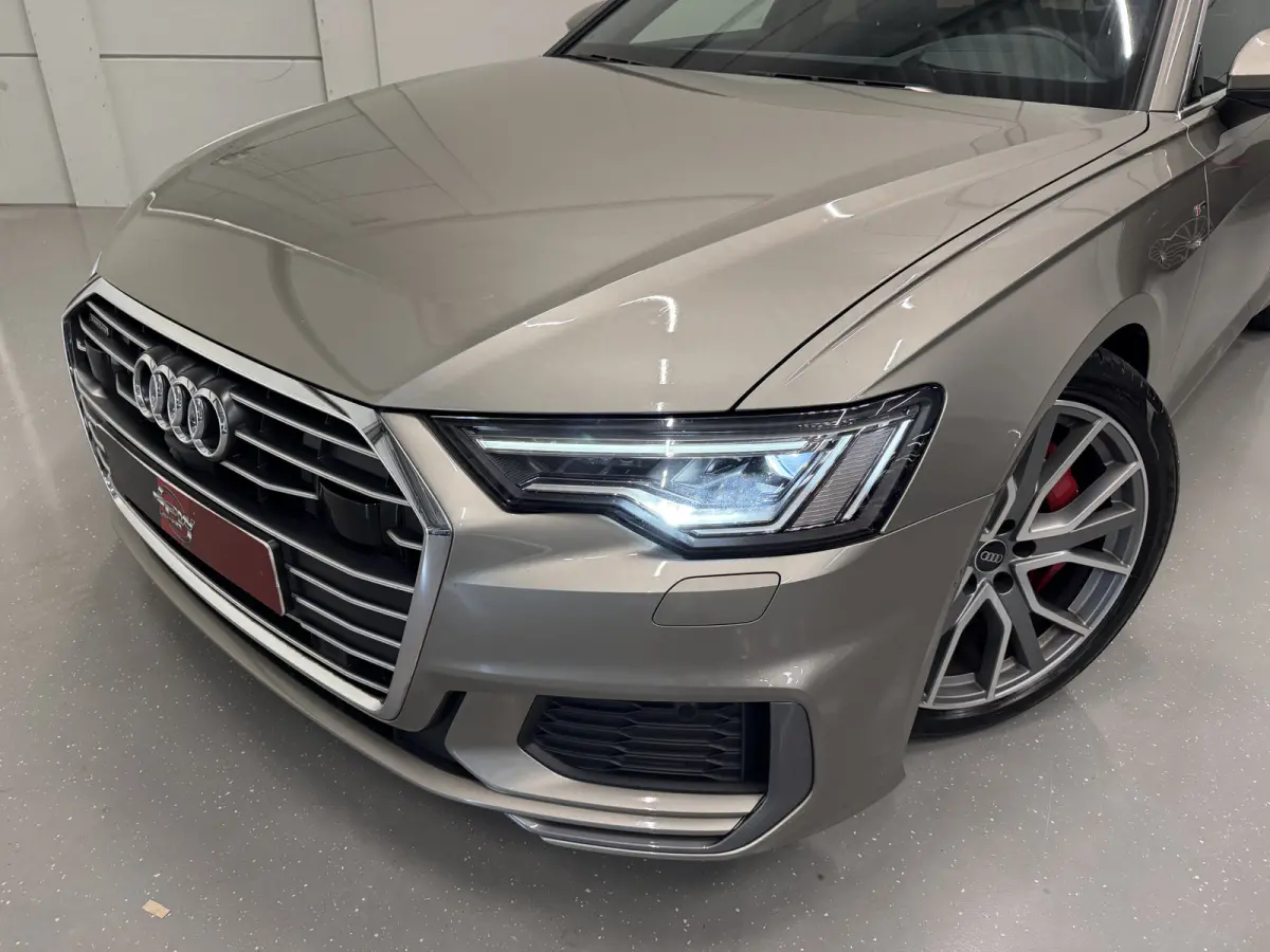 55 TFSI e quattro Competition PANO/SOH 99%/HEAD-UP/MEMORY/360CAMERA/CARPLAY/SFEER/KEYLESS/ACC/MATRIX/20"AUDISPORT/S-LINE SPORTPAKKET/KARATBEIGE METALLIC/VOLLEDIG AUDI DEALER HISTORIE