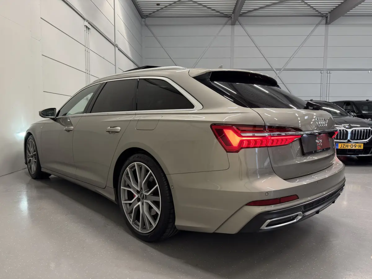 55 TFSI e quattro Competition PANO/SOH 99%/HEAD-UP/MEMORY/360CAMERA/CARPLAY/SFEER/KEYLESS/ACC/MATRIX/20"AUDISPORT/S-LINE SPORTPAKKET/KARATBEIGE METALLIC/VOLLEDIG AUDI DEALER HISTORIE