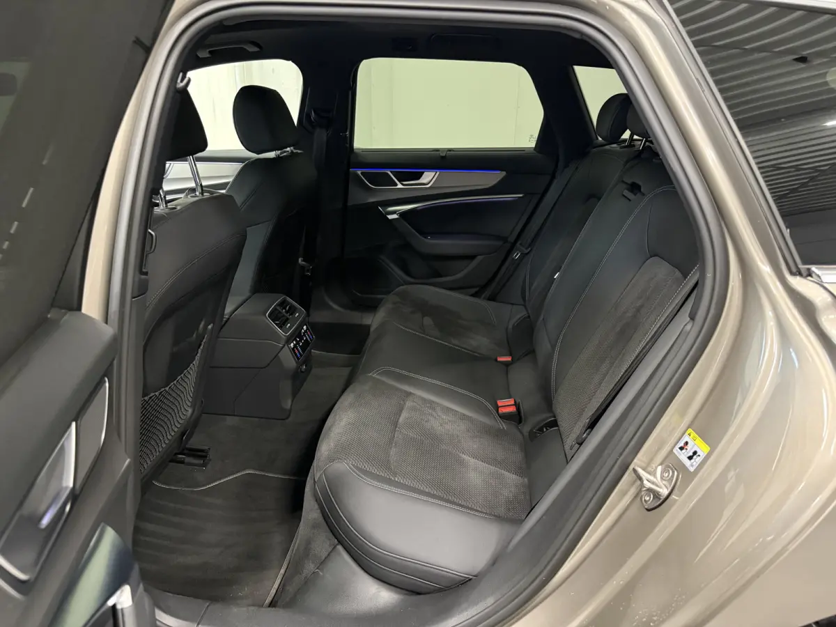 55 TFSI e quattro Competition PANO/SOH 99%/HEAD-UP/MEMORY/360CAMERA/CARPLAY/SFEER/KEYLESS/ACC/MATRIX/20"AUDISPORT/S-LINE SPORTPAKKET/KARATBEIGE METALLIC/VOLLEDIG AUDI DEALER HISTORIE