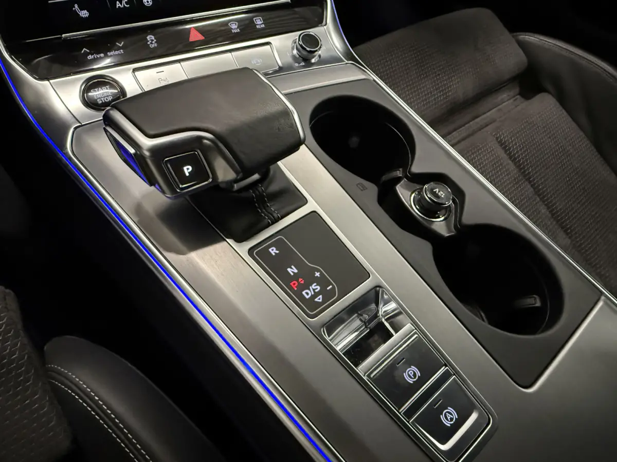 55 TFSI e quattro Competition PANO/SOH 99%/HEAD-UP/MEMORY/360CAMERA/CARPLAY/SFEER/KEYLESS/ACC/MATRIX/20"AUDISPORT/S-LINE SPORTPAKKET/KARATBEIGE METALLIC/VOLLEDIG AUDI DEALER HISTORIE