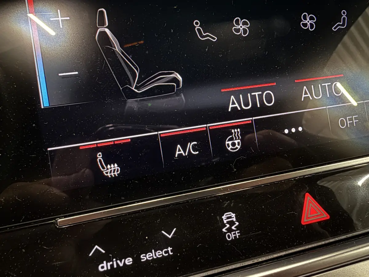 55 TFSI e quattro Competition PANO/SOH 99%/HEAD-UP/MEMORY/360CAMERA/CARPLAY/SFEER/KEYLESS/ACC/MATRIX/20"AUDISPORT/S-LINE SPORTPAKKET/KARATBEIGE METALLIC/VOLLEDIG AUDI DEALER HISTORIE