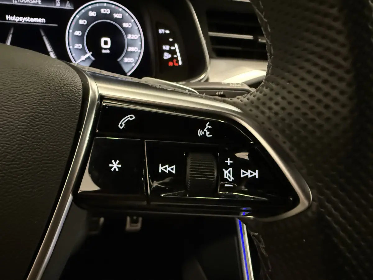 55 TFSI e quattro Competition PANO/SOH 99%/HEAD-UP/MEMORY/360CAMERA/CARPLAY/SFEER/KEYLESS/ACC/MATRIX/20"AUDISPORT/S-LINE SPORTPAKKET/KARATBEIGE METALLIC/VOLLEDIG AUDI DEALER HISTORIE