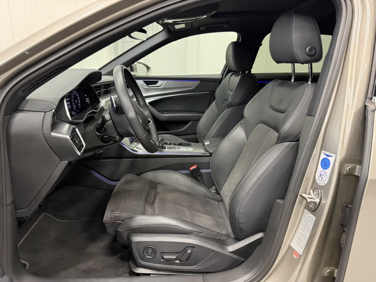55 TFSI e quattro Competition PANO/SOH 99%/HEAD-UP/MEMORY/360CAMERA/CARPLAY/SFEER/KEYLESS/ACC/MATRIX/20"AUDISPORT/S-LINE SPORTPAKKET/KARATBEIGE METALLIC/VOLLEDIG AUDI DEALER HISTORIE
