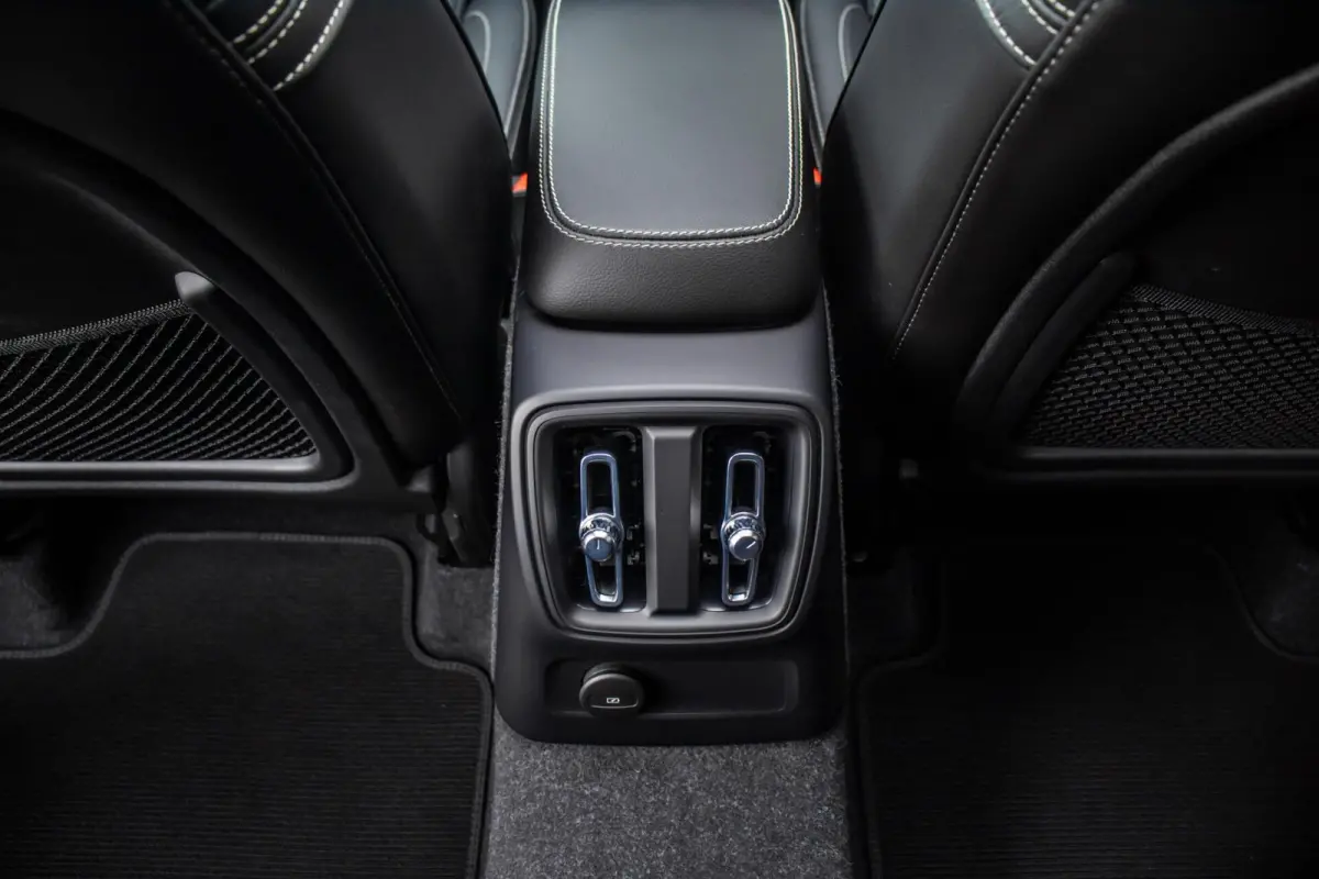 1.5 T5 Plug-in hybrid Ultimate Dark, Pano, Leder