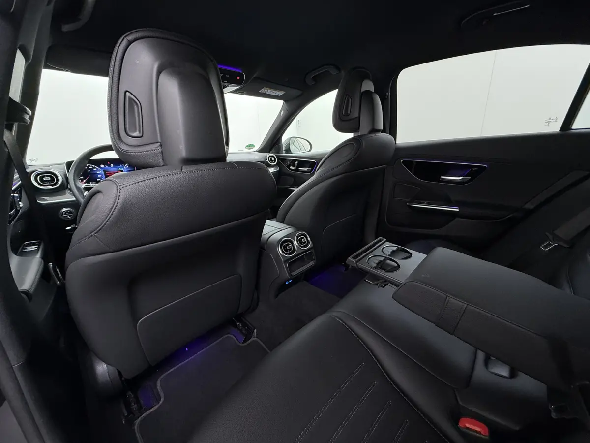 300e AMG // SoH 99% // Trekhaak // Memory // 360 Camera // Keyless // Digital Light // Privacy Glass // Carplay