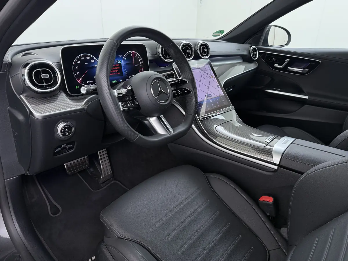 300e AMG // SoH 99% // Trekhaak // Memory // 360 Camera // Keyless // Digital Light // Privacy Glass // Carplay