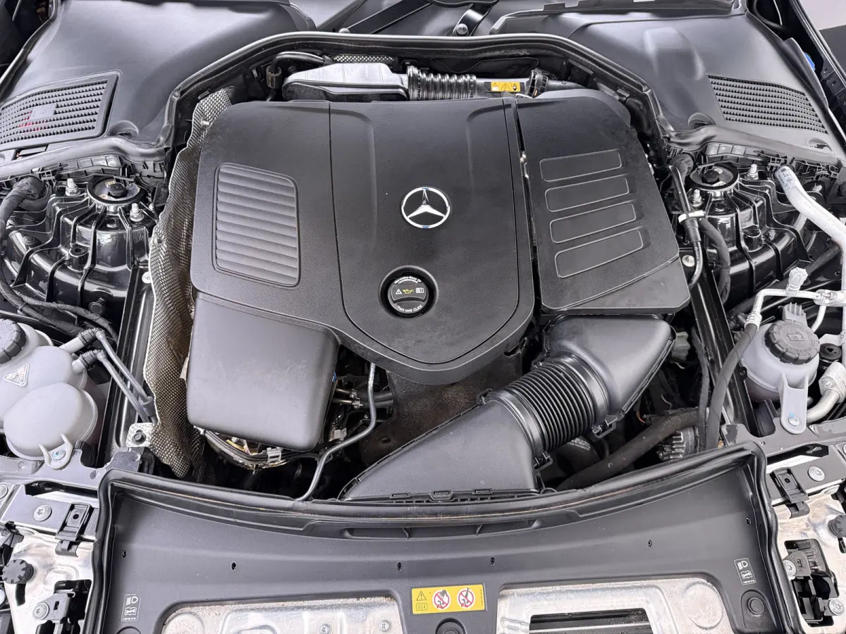 300e AMG // SoH 99% // Trekhaak // Memory // 360 Camera // Keyless // Digital Light // Privacy Glass // Carplay