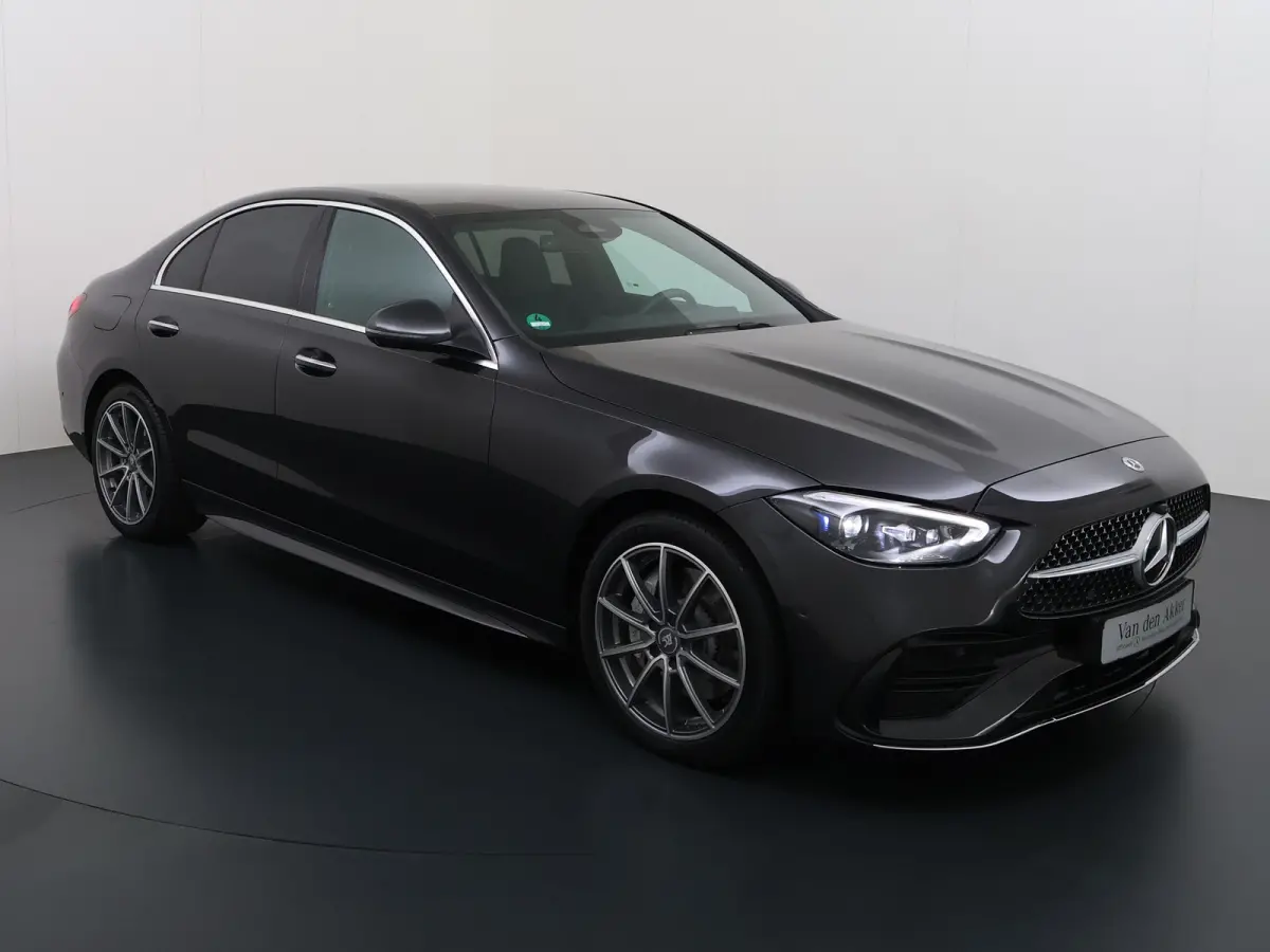 300e AMG // SoH 99% // Trekhaak // Memory // 360 Camera // Keyless // Digital Light // Privacy Glass // Carplay