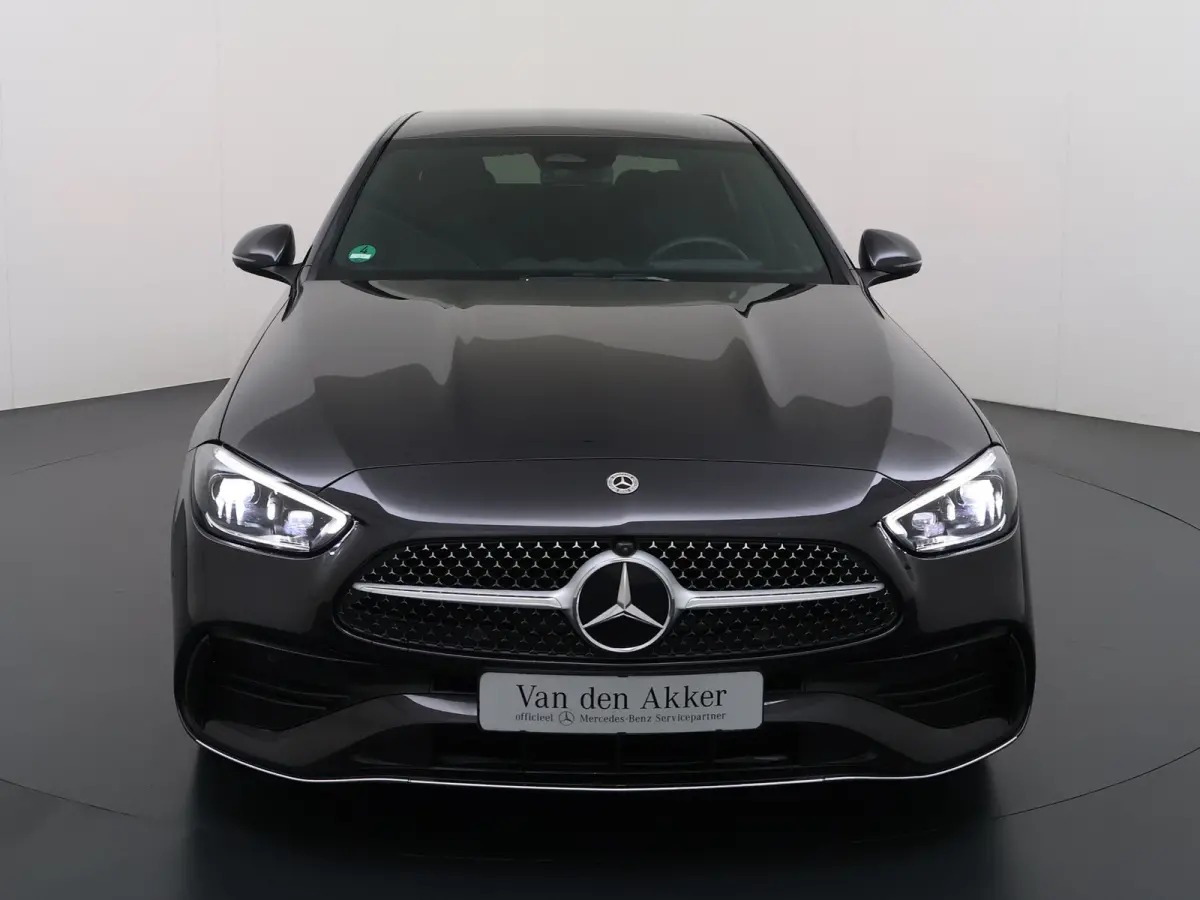 300e AMG // SoH 99% // Trekhaak // Memory // 360 Camera // Keyless // Digital Light // Privacy Glass // Carplay