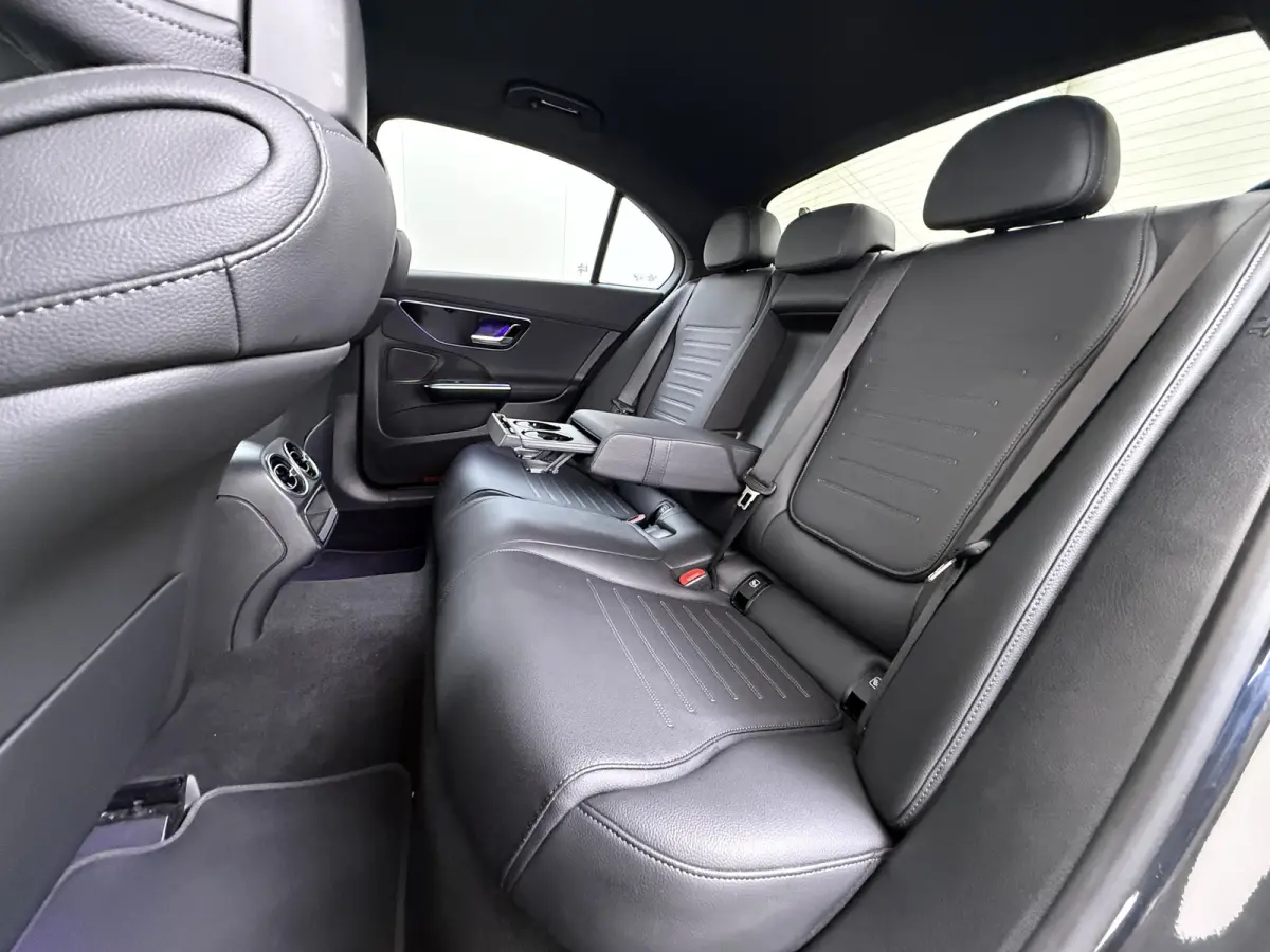 300e AMG // SoH 99% // Trekhaak // Memory // 360 Camera // Keyless // Digital Light // Privacy Glass // Carplay