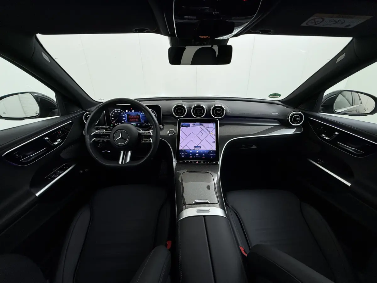 300e AMG // SoH 99% // Trekhaak // Memory // 360 Camera // Keyless // Digital Light // Privacy Glass // Carplay