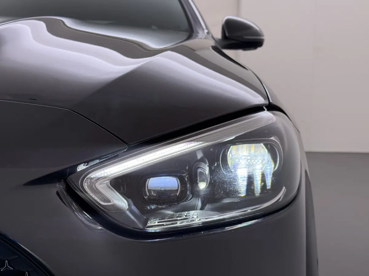 300e AMG // SoH 99% // Trekhaak // Memory // 360 Camera // Keyless // Digital Light // Privacy Glass // Carplay