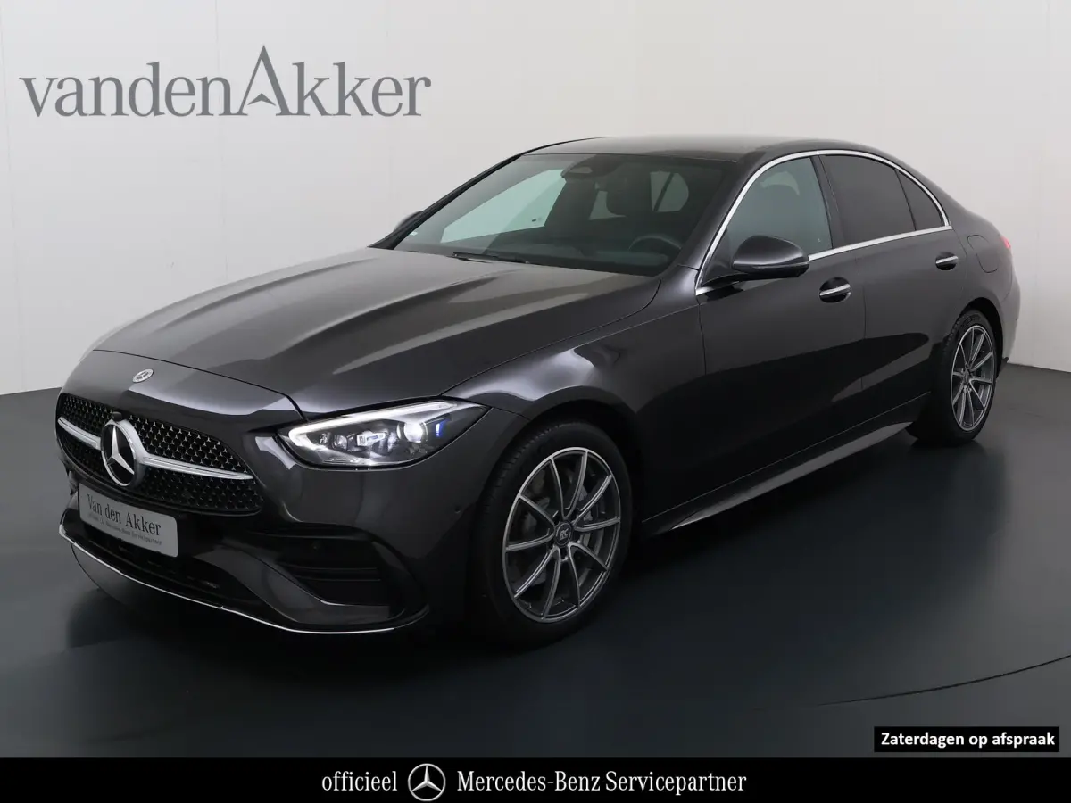 300e AMG // SoH 99% // Trekhaak // Memory // 360 Camera // Keyless // Digital Light // Privacy Glass // Carplay