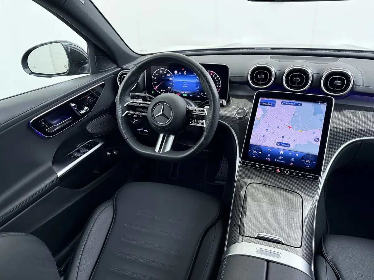 300e AMG // SoH 99% // Trekhaak // Memory // 360 Camera // Keyless // Digital Light // Privacy Glass // Carplay