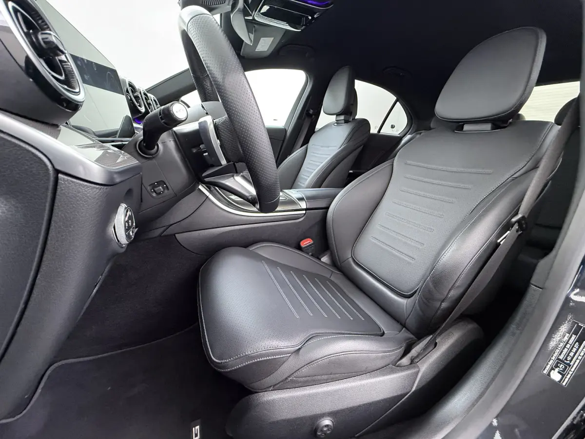 300e AMG // SoH 99% // Trekhaak // Memory // 360 Camera // Keyless // Digital Light // Privacy Glass // Carplay