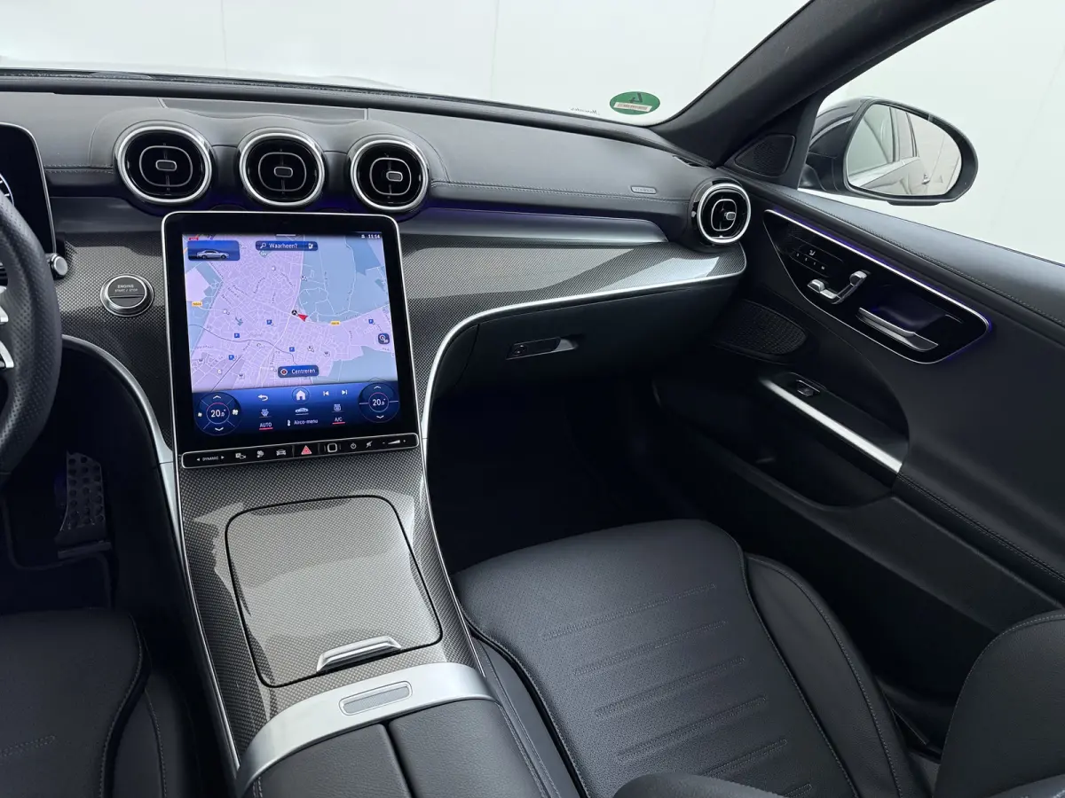 300e AMG // SoH 99% // Trekhaak // Memory // 360 Camera // Keyless // Digital Light // Privacy Glass // Carplay