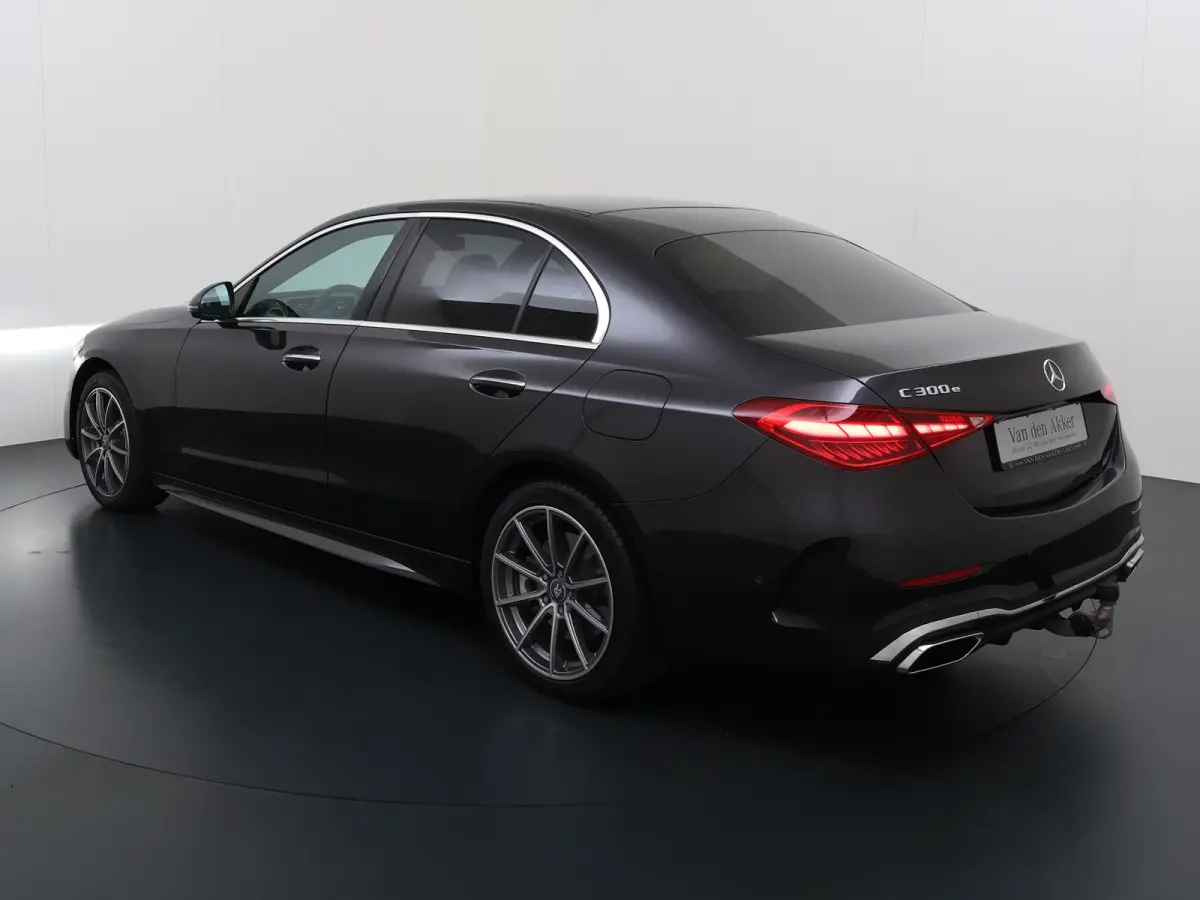 300e AMG // SoH 99% // Trekhaak // Memory // 360 Camera // Keyless // Digital Light // Privacy Glass // Carplay
