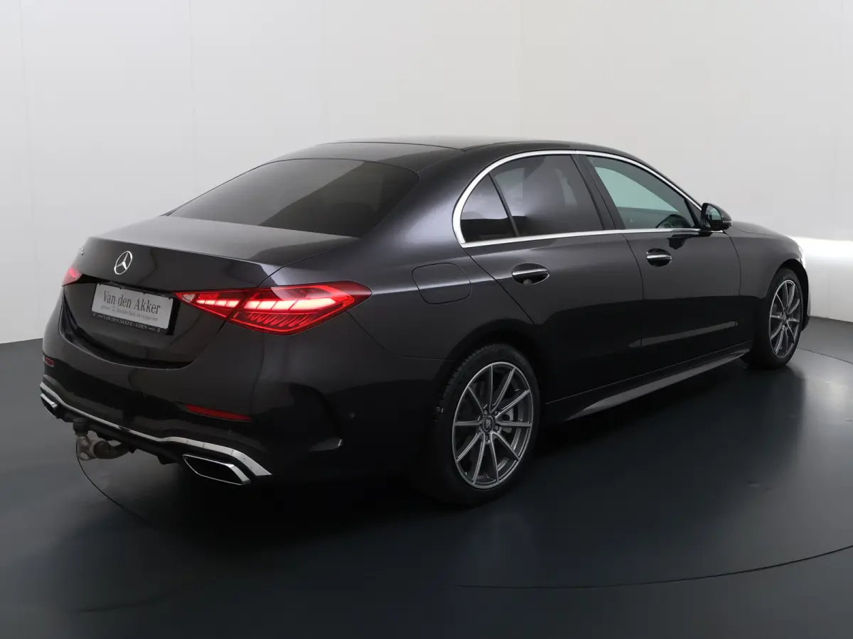 300e AMG // SoH 99% // Trekhaak // Memory // 360 Camera // Keyless // Digital Light // Privacy Glass // Carplay