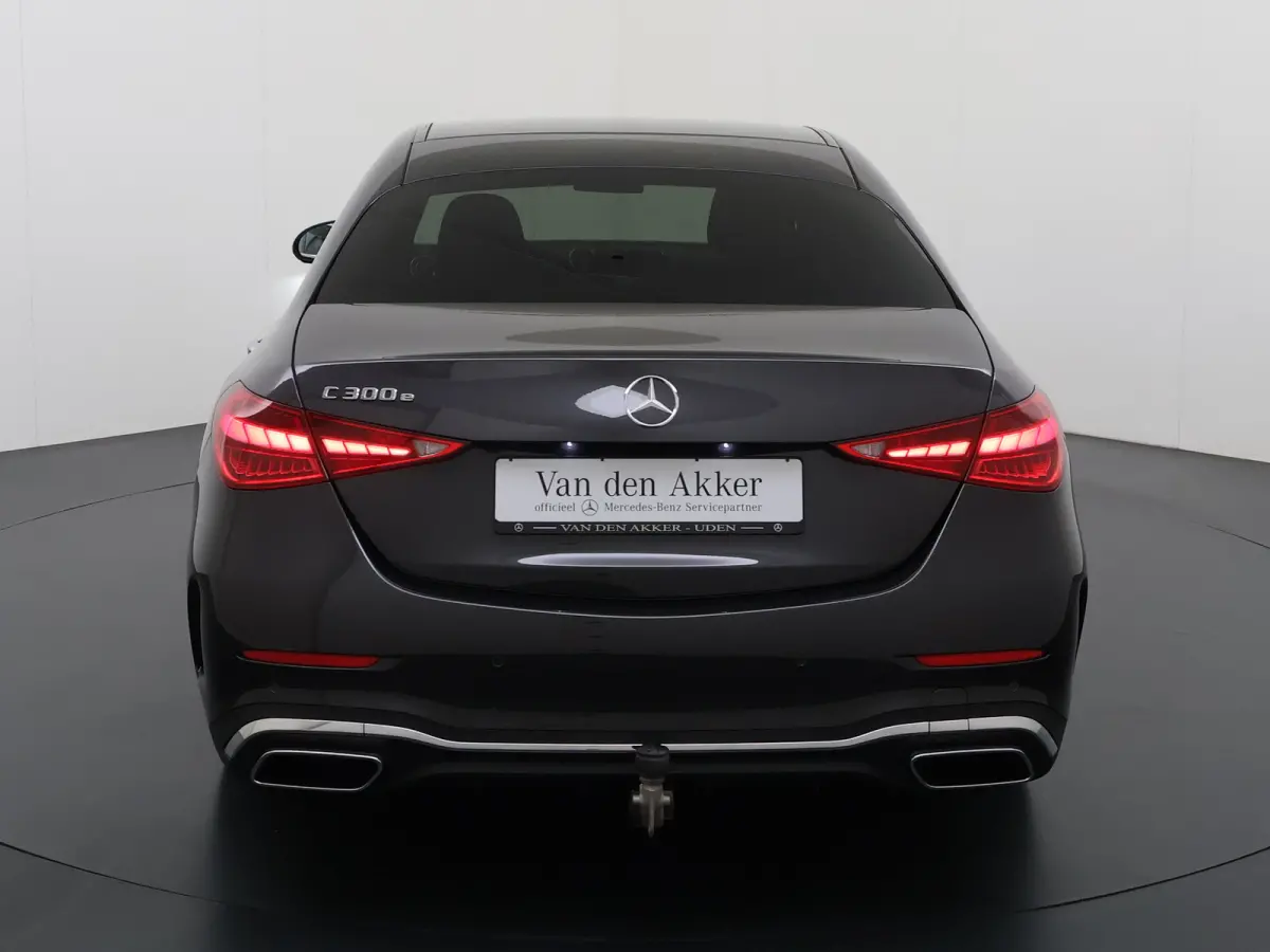 300e AMG // SoH 99% // Trekhaak // Memory // 360 Camera // Keyless // Digital Light // Privacy Glass // Carplay