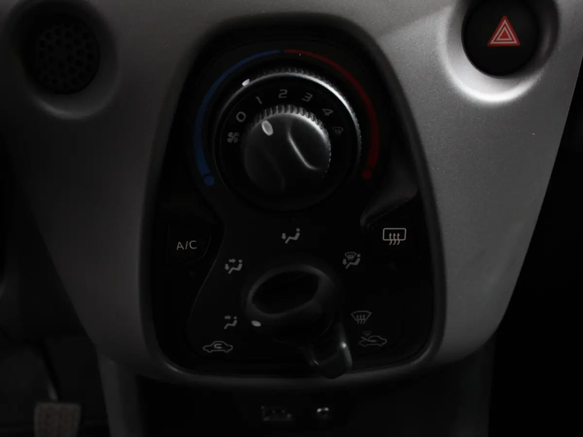 1.0 e-VTi Active Airco Bluetooth Led dagrij verlichting Multi functioneel stuur 5 deurs