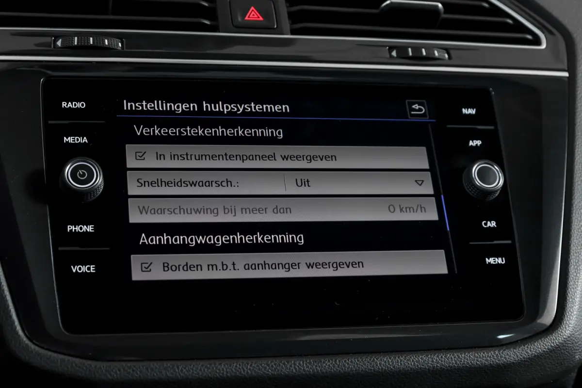 1.5 TSI ACT 150 PK Comfortline Business | Trekhaak | Adapt. Cruise | PDC | Camera | NAV + App. Connect | ECC | LM 17" |