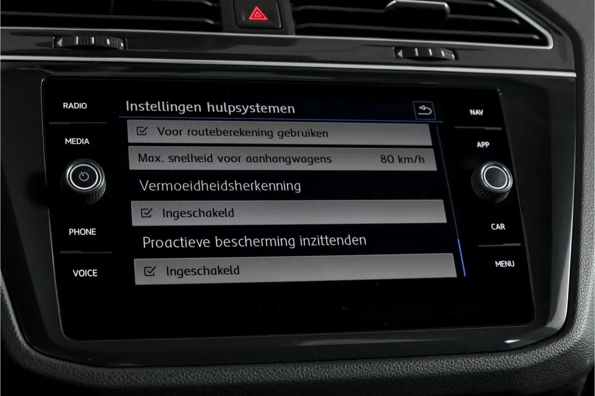 1.5 TSI ACT 150 PK Comfortline Business | Trekhaak | Adapt. Cruise | PDC | Camera | NAV + App. Connect | ECC | LM 17" |