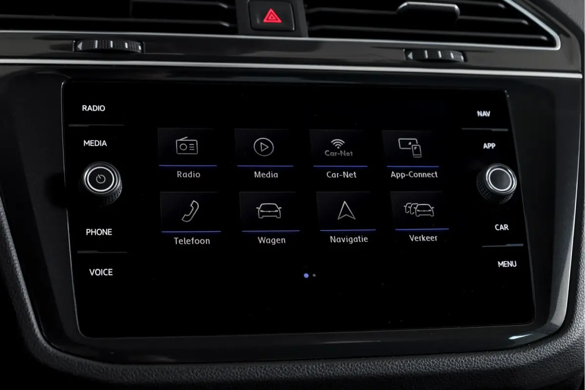 1.5 TSI ACT 150 PK Comfortline Business | Trekhaak | Adapt. Cruise | PDC | Camera | NAV + App. Connect | ECC | LM 17" |