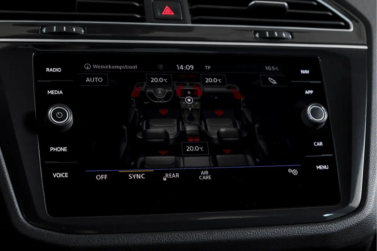 1.5 TSI ACT 150 PK Comfortline Business | Trekhaak | Adapt. Cruise | PDC | Camera | NAV + App. Connect | ECC | LM 17" |
