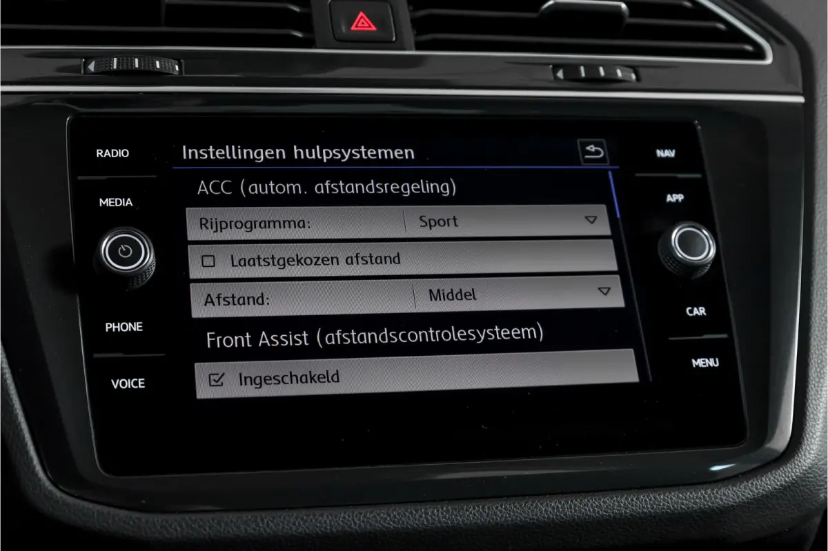 1.5 TSI ACT 150 PK Comfortline Business | Trekhaak | Adapt. Cruise | PDC | Camera | NAV + App. Connect | ECC | LM 17" |